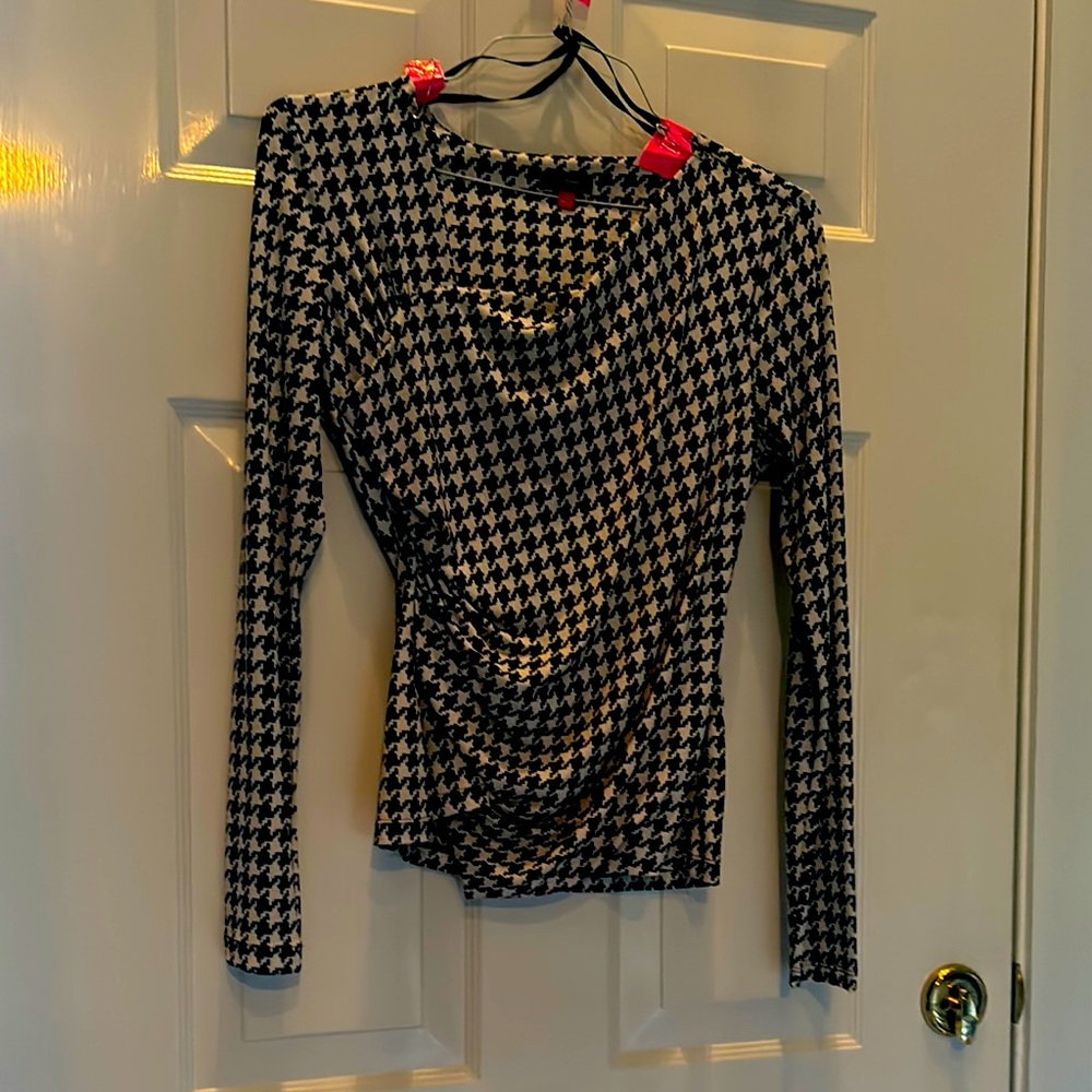 Vince Camuto Black and White Fitted Ruched Blouse